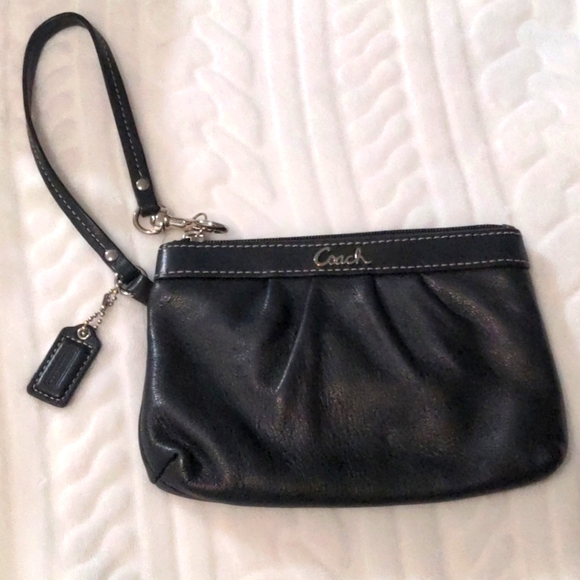 Coach Handbags - Coach wristlet